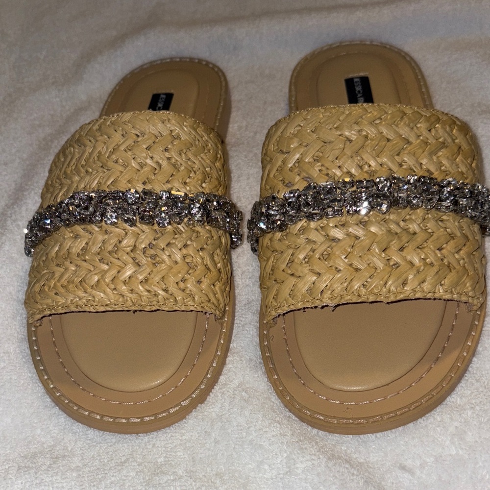 Jessica Rich x Steve Madden
Starlight Raffia Slide Sandals New (no box)